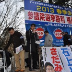 デモ行進の指示をする邨松福島地区連合議長代理