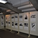 入口の写真展（2）