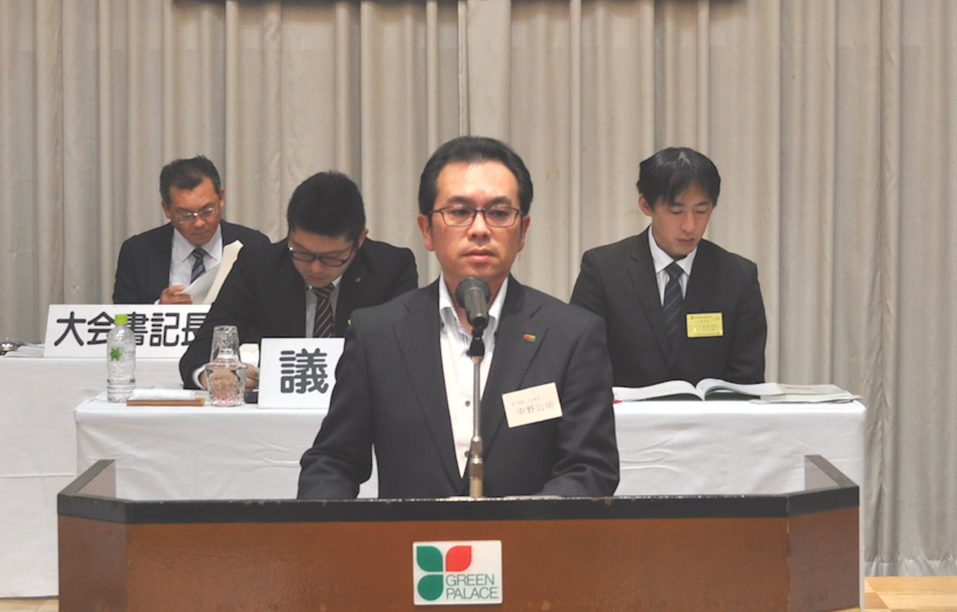 会計監査報告をする　中野公明会計監査