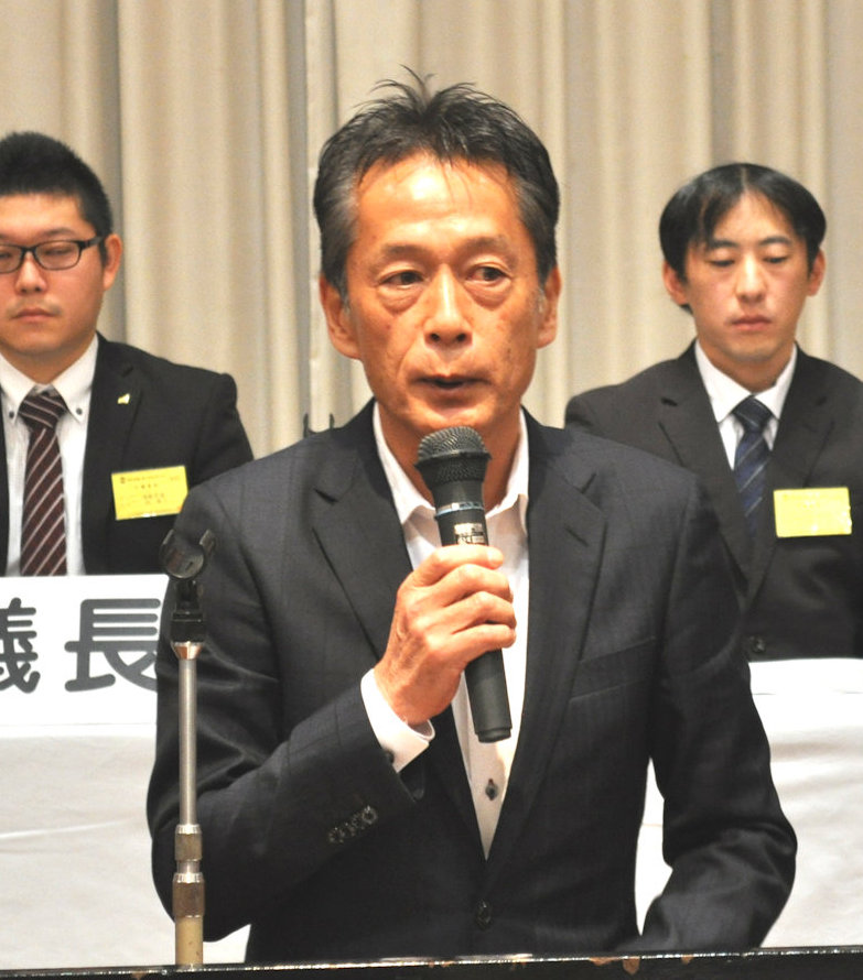 主催者挨拶をする今泉裕連合福島会長