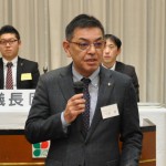 新役員を代表して挨拶する今野泰会長