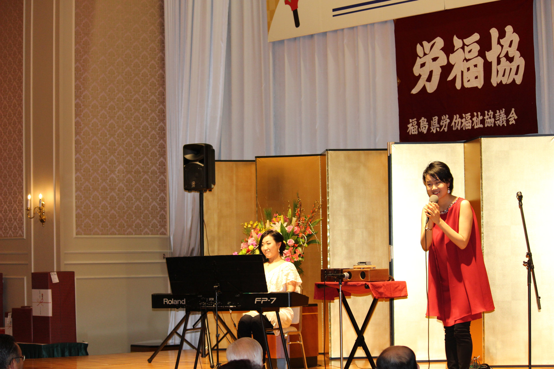 右）世界的口笛奏者の柴田晶子さん　左）シンガーソングライター　藤野恵美さん
