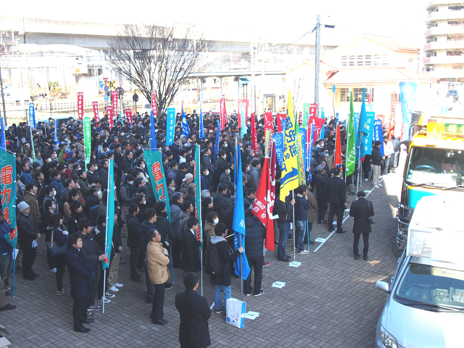 集会には６１の構成組織が参加しました。