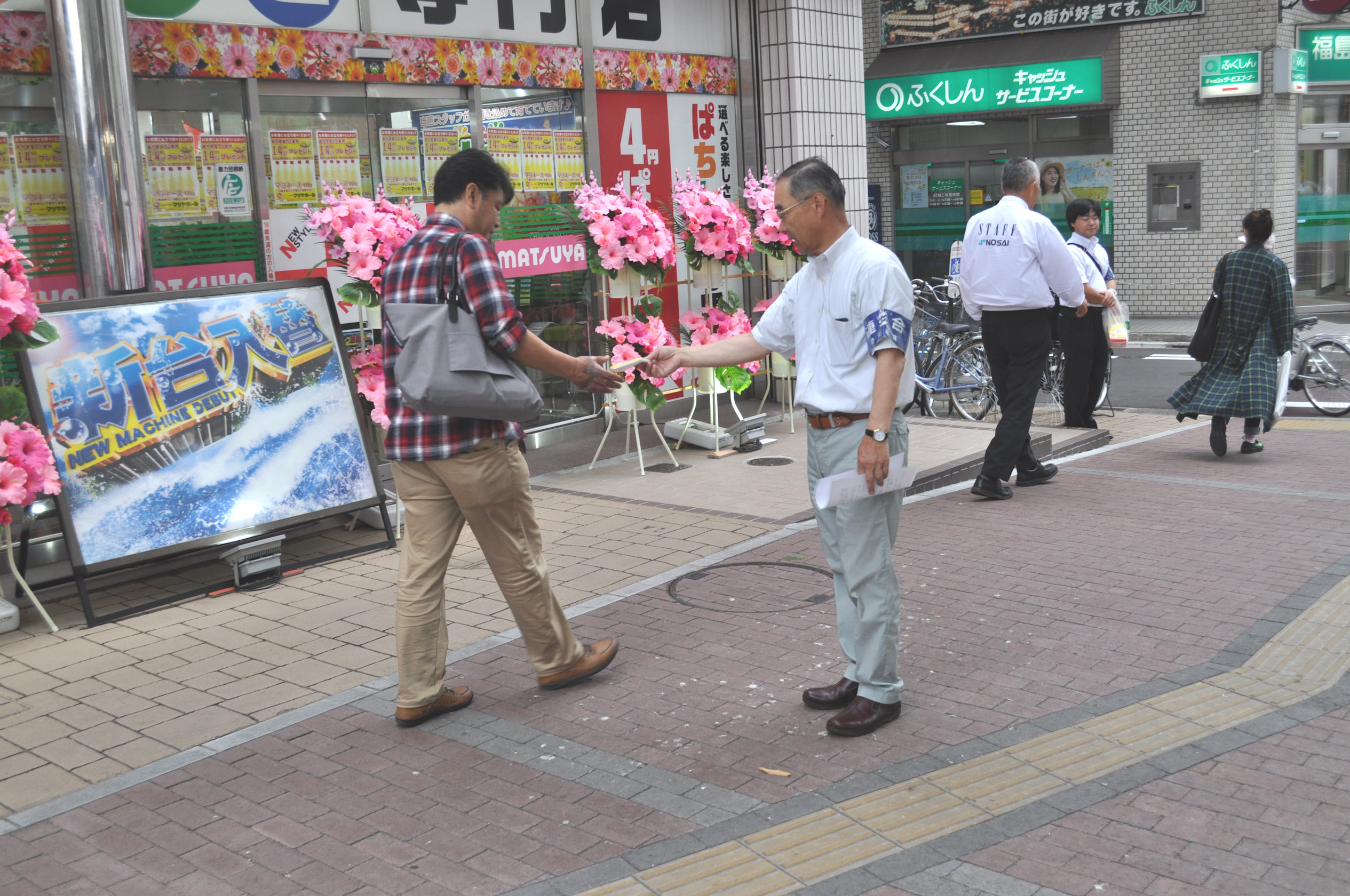 ティッシュを配り市民の皆さんに訴える連合福島役員②