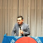 挨拶する　今野　泰連合福島会長