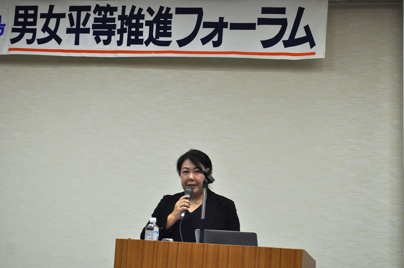 主催者を代表して挨拶する　連合福島青年女性委員会代表幹事　大越香代子さん