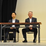 来賓のKAKKIN福島　遠藤議長（左）、原水禁福島県民会議　村上副代表