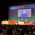 集会であいさつする芳野連合会長