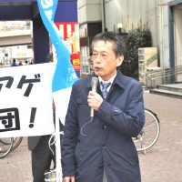 街頭で訴える 今泉裕連合福島会長