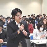 質疑応答で発言する、JP労組・伊藤昭子さん