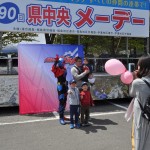 昔を思い出し(?)、お父さん、子供さんと一緒に記念撮影